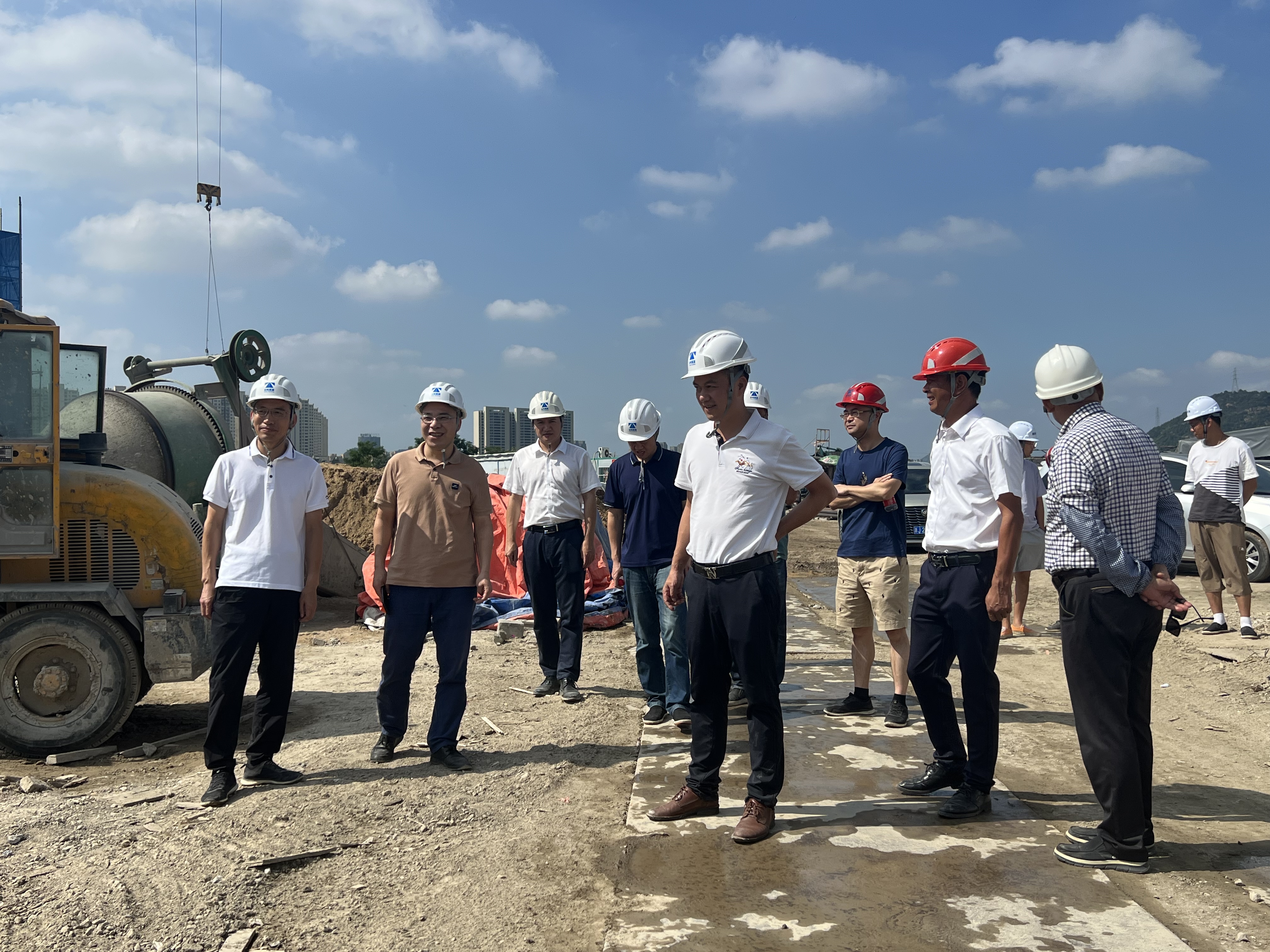 1695876164835467.jpg 羅總云耀芳華安全檢查(房產 項淑珍拍攝).jpg